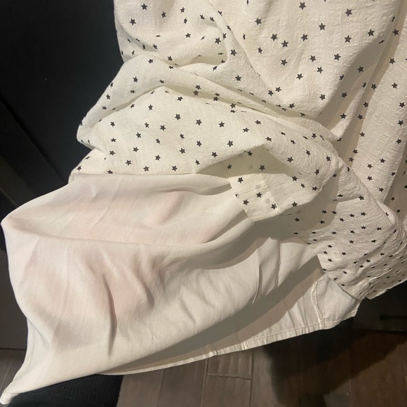 White sundress with cut out - Picture 3 of 5